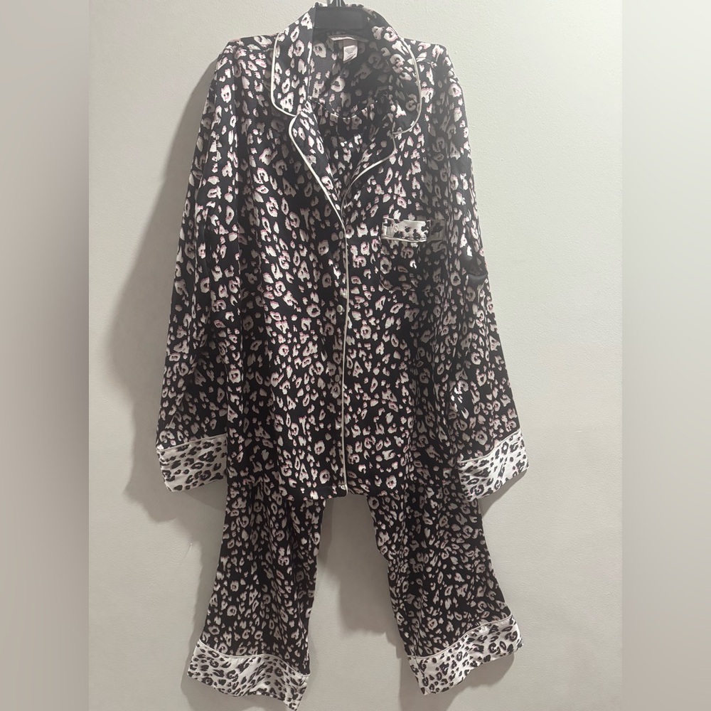 Victoria's Secret Black and White Leopard Print Pajama Set